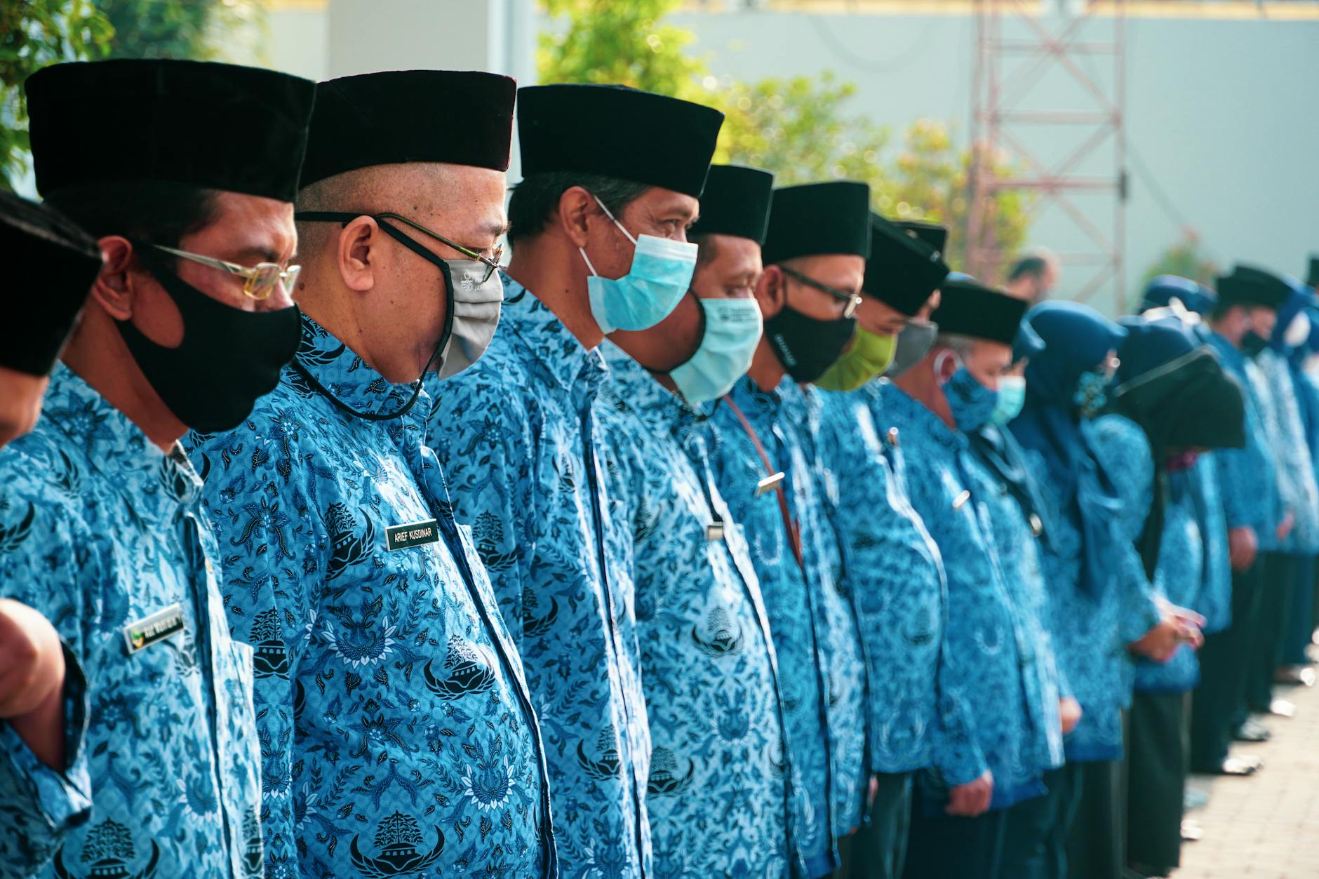Ilustrasi permasalahan hukum di Sukoharjo: kasus korupsi, sengketa tanah, dan pelanggaran regulasi daerah