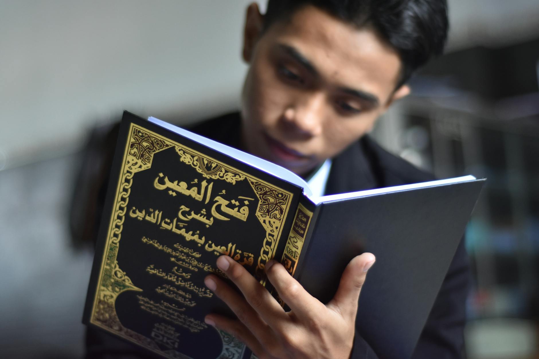 Ilustrasi permasalahan hukum di Klaten: sengketa lahan, korupsi, dan pelanggaran regulasi daerah